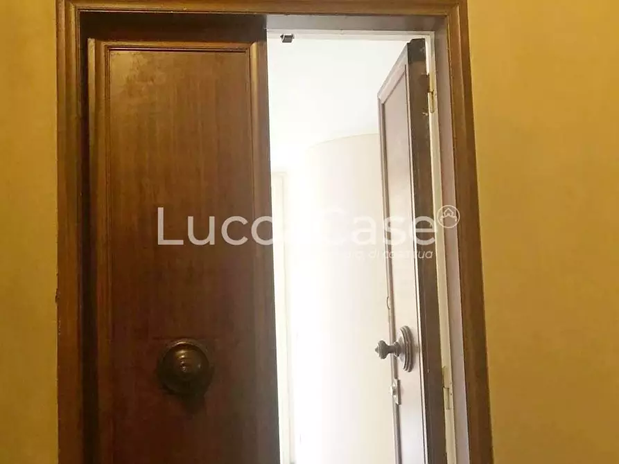 Immagine 20 di Ufficio in affitto  a Lucca