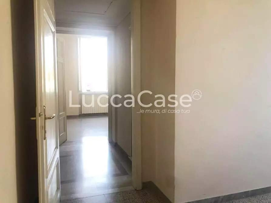 Immagine 7 di Ufficio in affitto  a Lucca