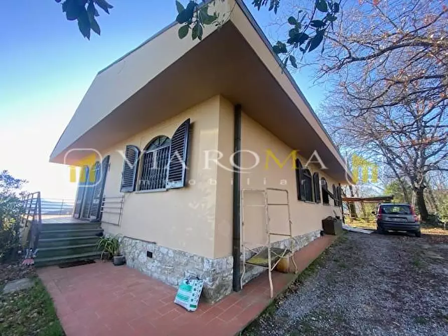 Immagine 3 di Villa in vendita  a Lucca