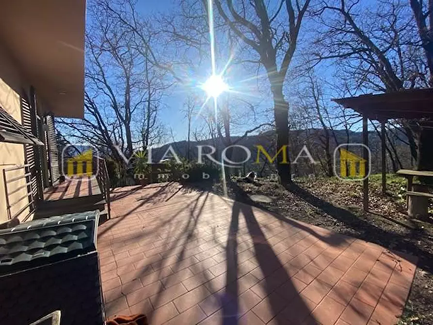 Immagine 11 di Villa in vendita  a Lucca