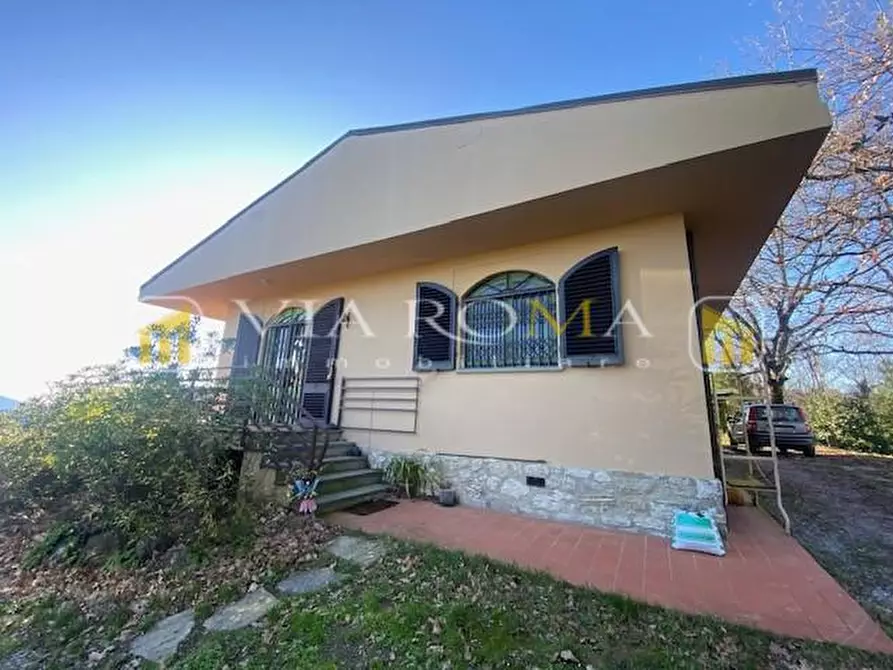 Immagine 4 di Villa in vendita  a Lucca
