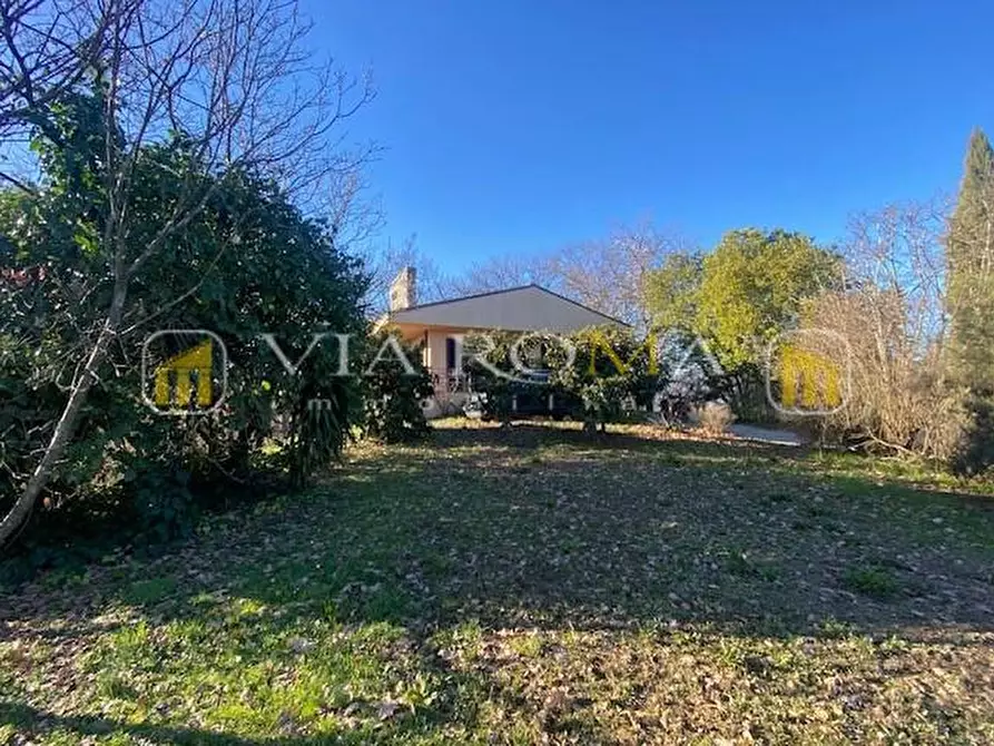 Immagine 6 di Villa in vendita  a Lucca