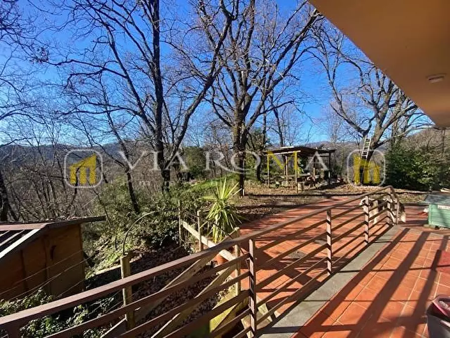 Immagine 16 di Villa in vendita  a Lucca