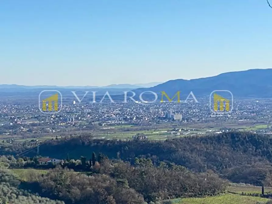 Immagine 9 di Villa in vendita  a Lucca