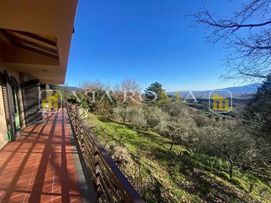 Immagine 15 di Villa in vendita  a Lucca