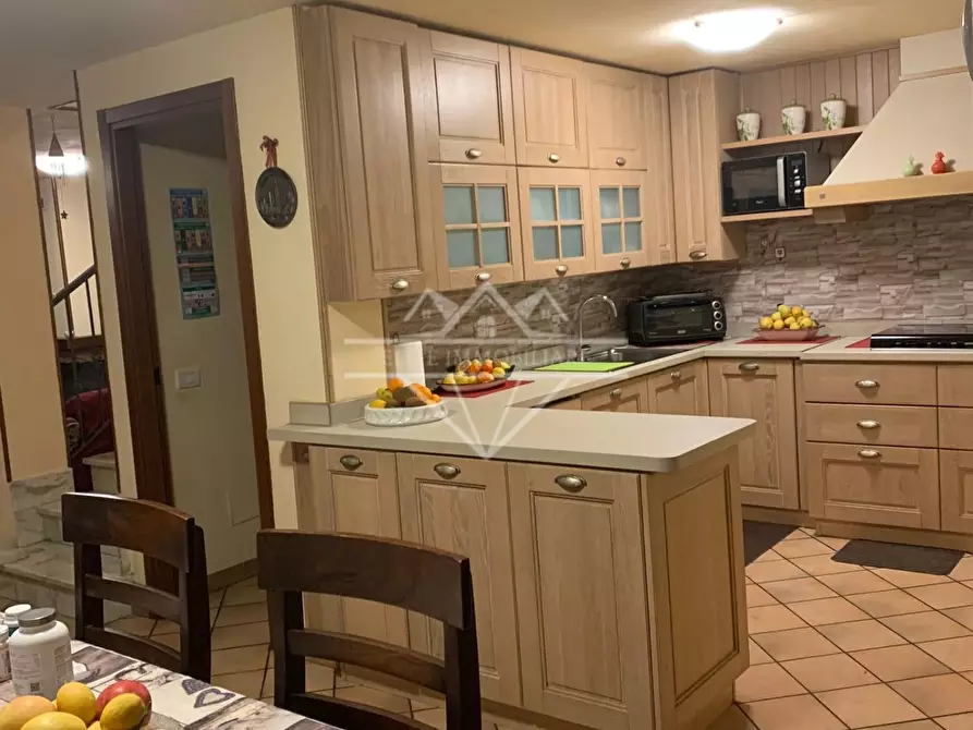 Immagine 16 di Villetta a schiera in vendita  a Carrara