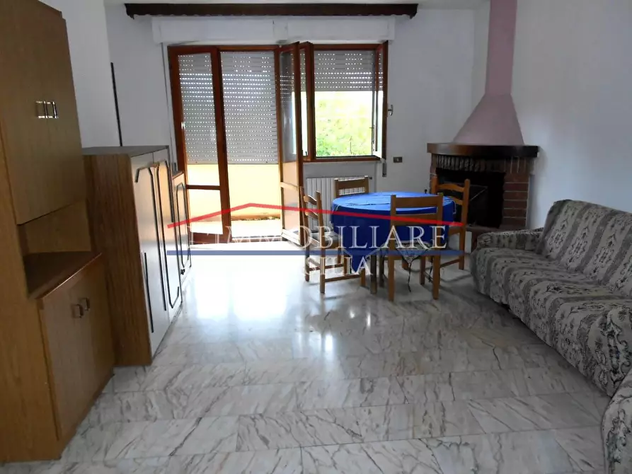 Immagine 2 di Appartamento in vendita  a Massa