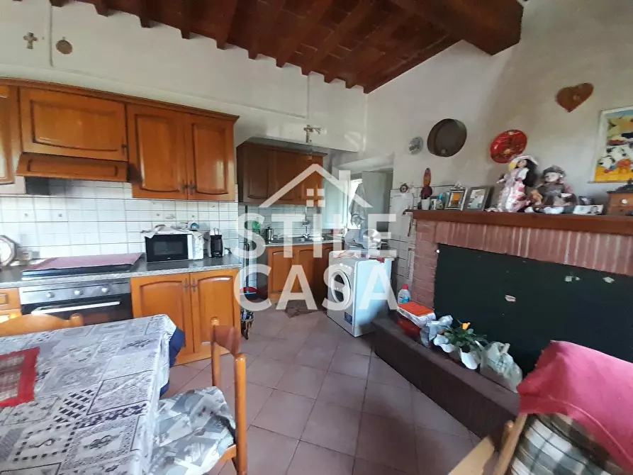 Immagine 25 di Casa colonica in vendita  a Capannori