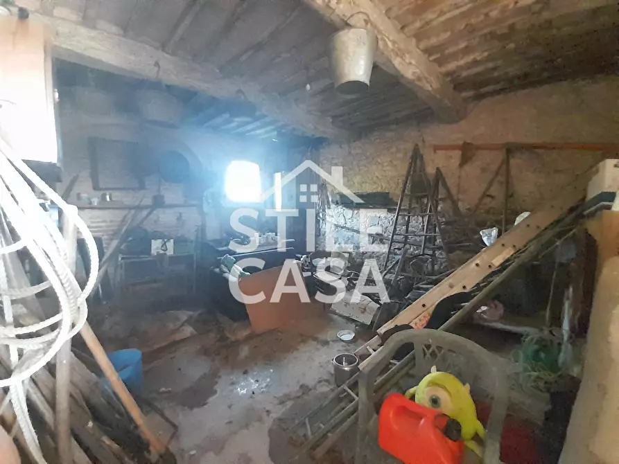 Immagine 33 di Casa colonica in vendita  a Capannori