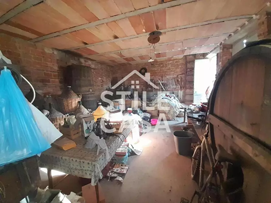 Immagine 37 di Casa colonica in vendita  a Capannori
