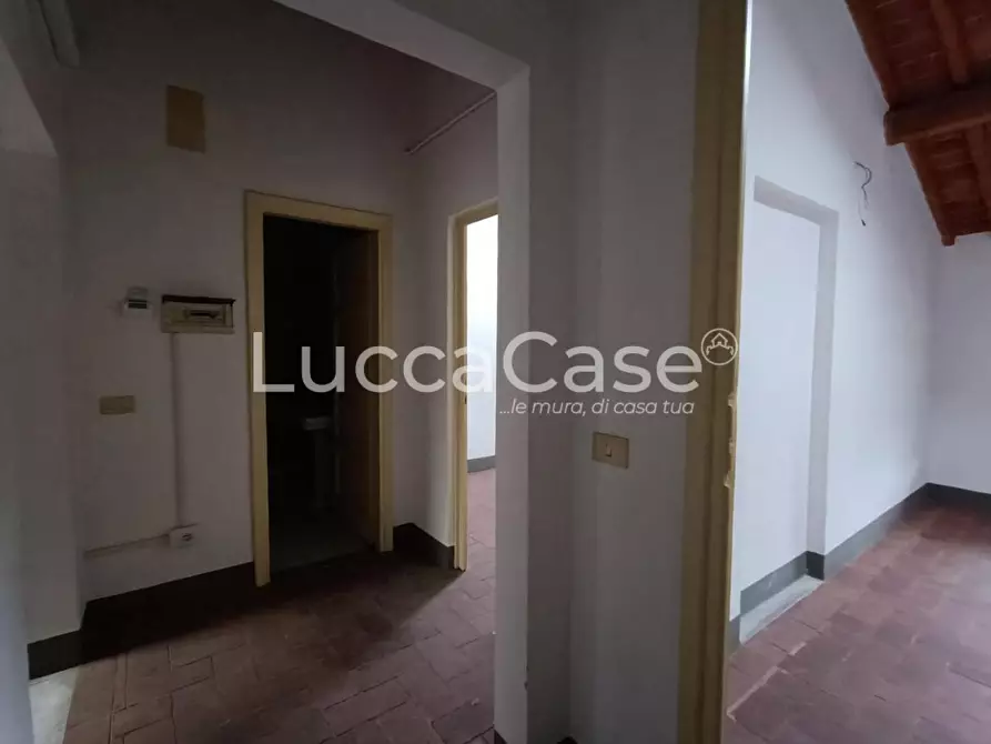 Immagine 3 di Ufficio in vendita  a Lucca