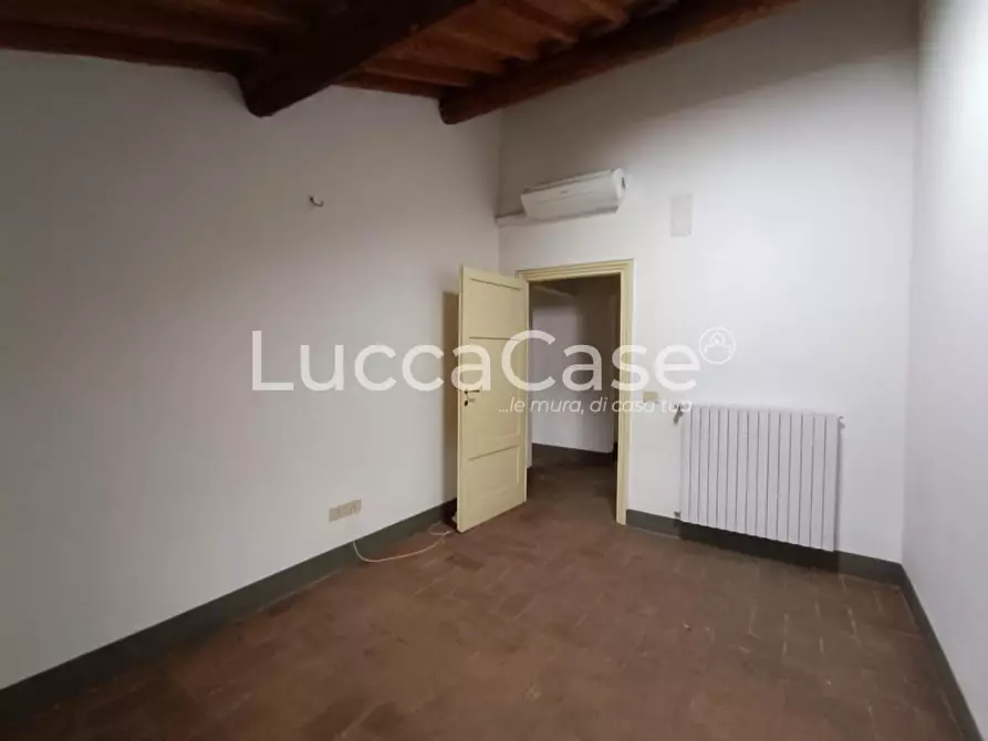Immagine 6 di Ufficio in vendita  a Lucca