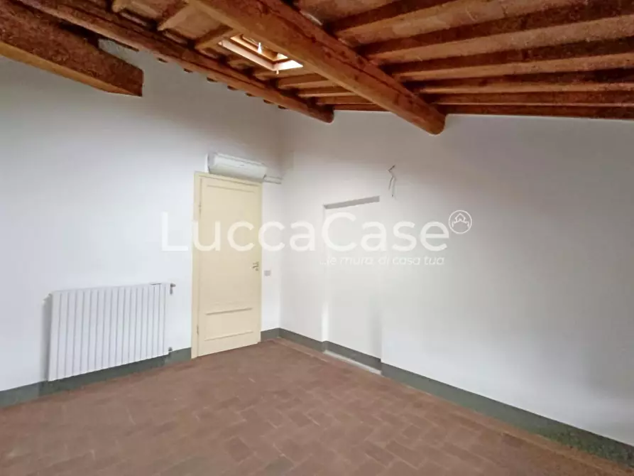 Immagine 4 di Ufficio in vendita  a Lucca