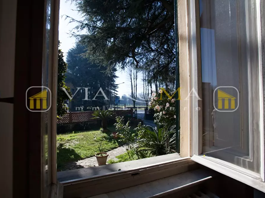 Immagine 6 di Villa in vendita  a Lucca