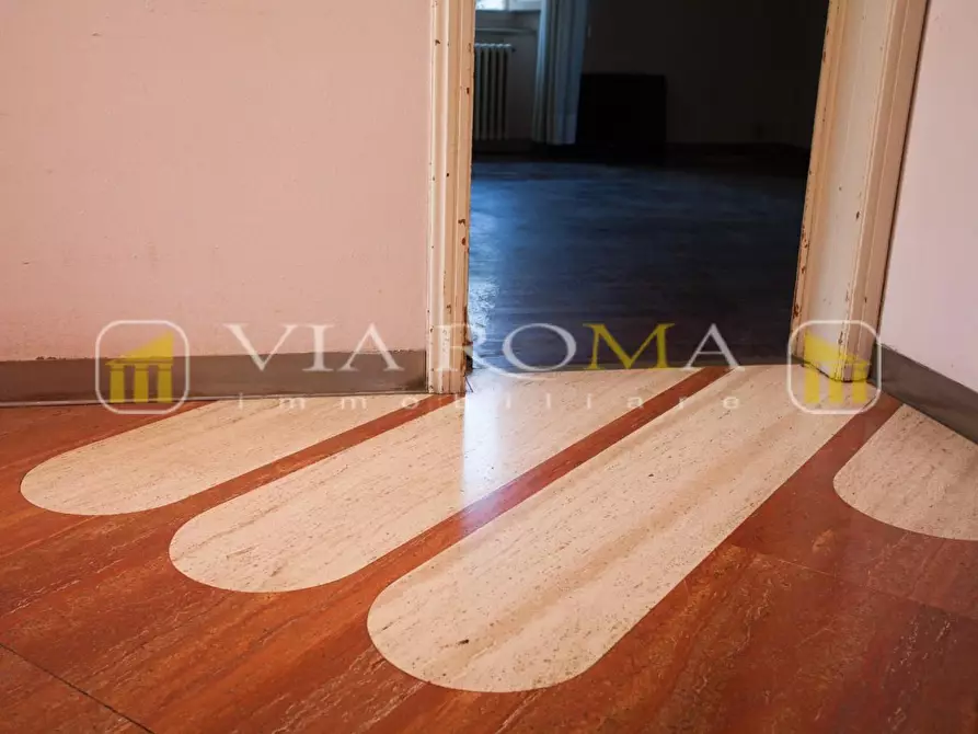 Immagine 12 di Villa in vendita  a Lucca