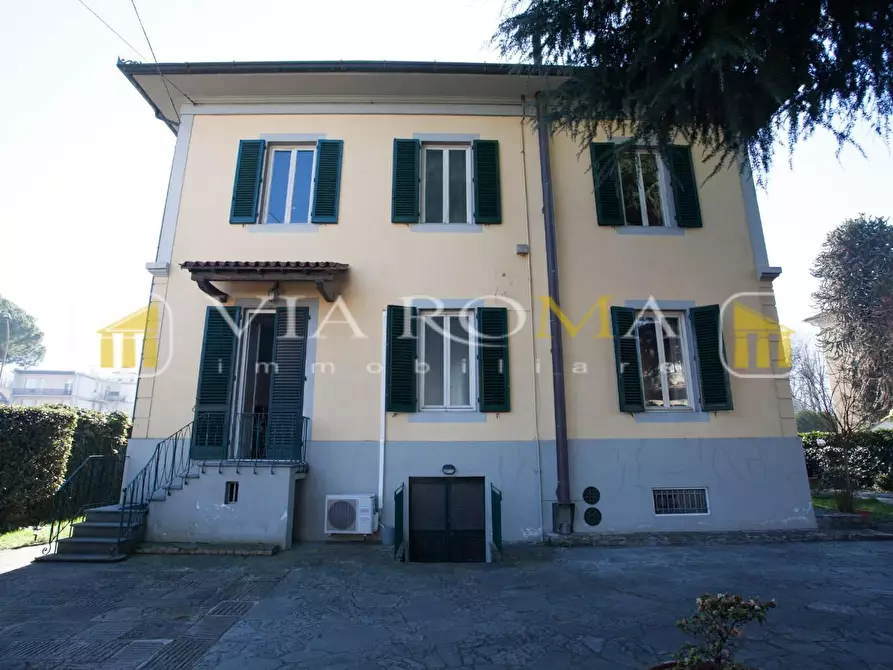 Immagine 3 di Villa in vendita  a Lucca