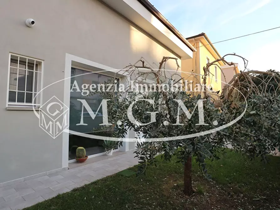 Immagine 39 di Casa indipendente in vendita  a Pontedera