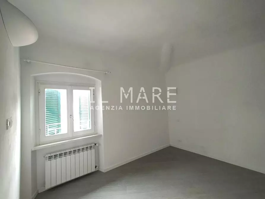 Immagine 21 di Appartamento in vendita  a Massa