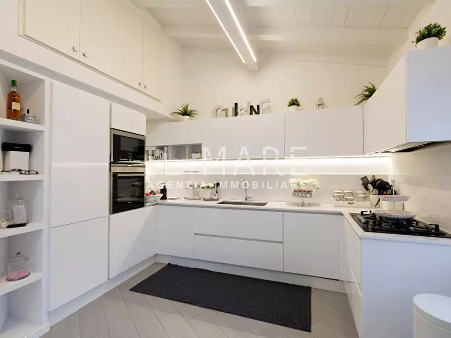 Immagine 3 di Appartamento in vendita  a Massa