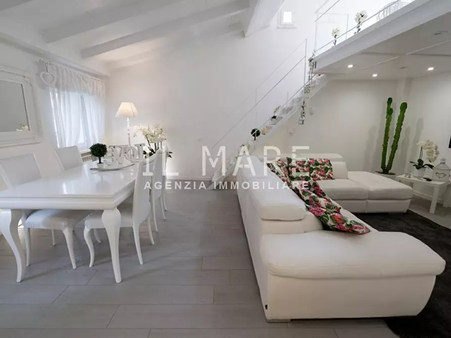 Immagine 2 di Appartamento in vendita  a Massa