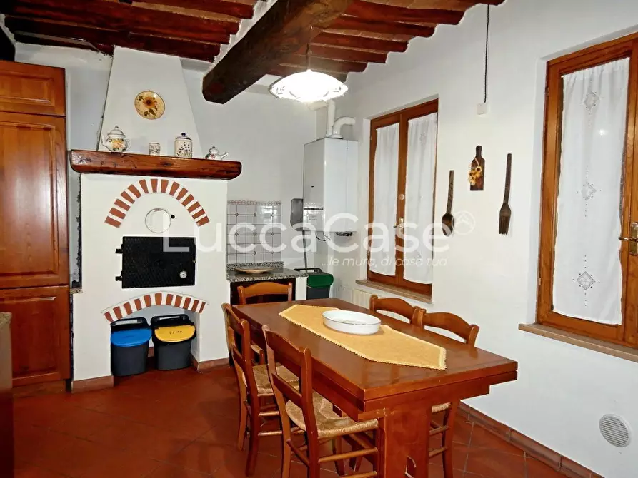 Immagine 3 di Appartamento in vendita  a Lucca