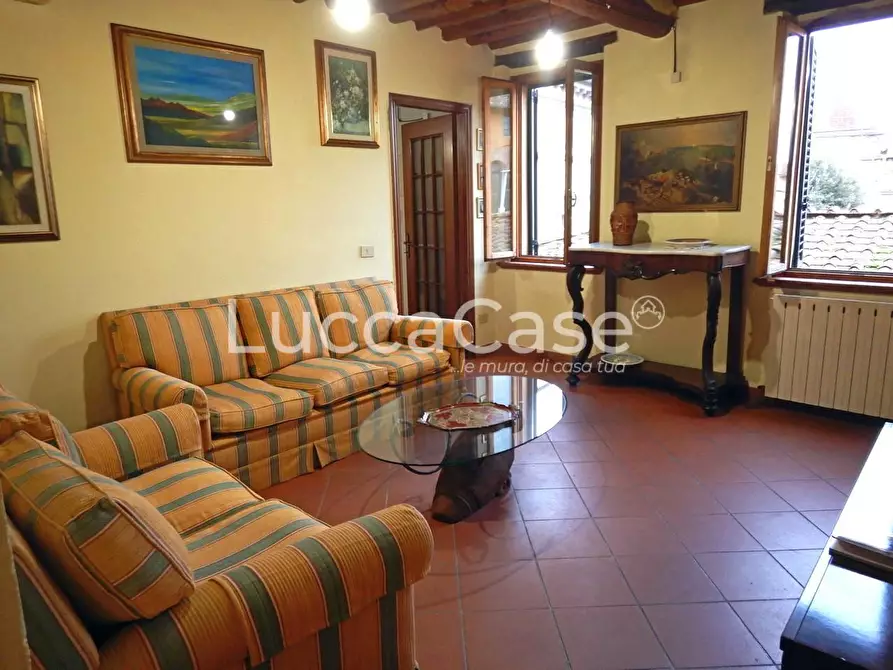 Immagine 2 di Appartamento in vendita  a Lucca