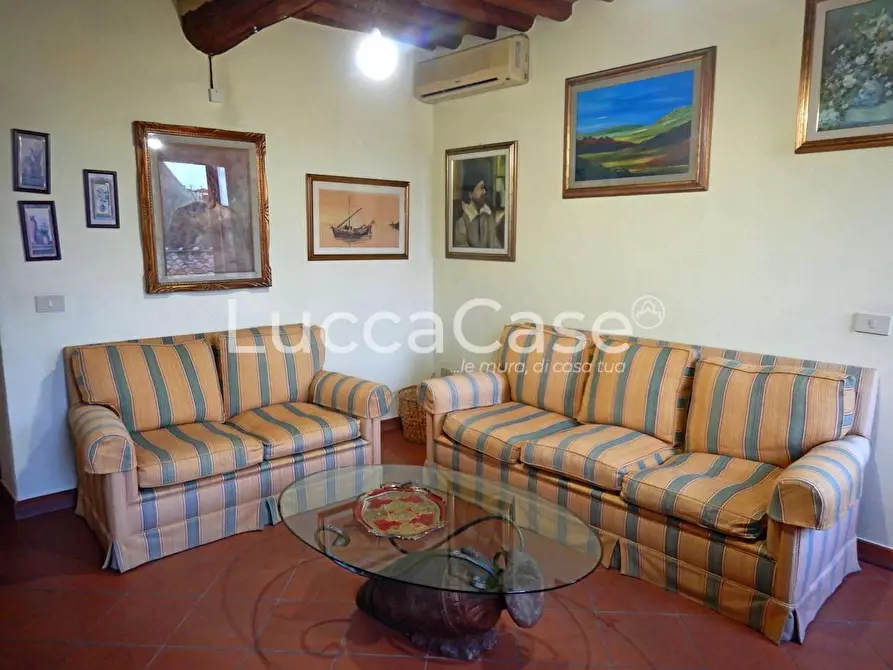 Immagine 1 di Appartamento in vendita  a Lucca