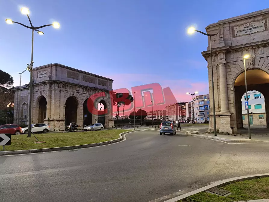 Immagine 30 di Appartamento in vendita  a Livorno