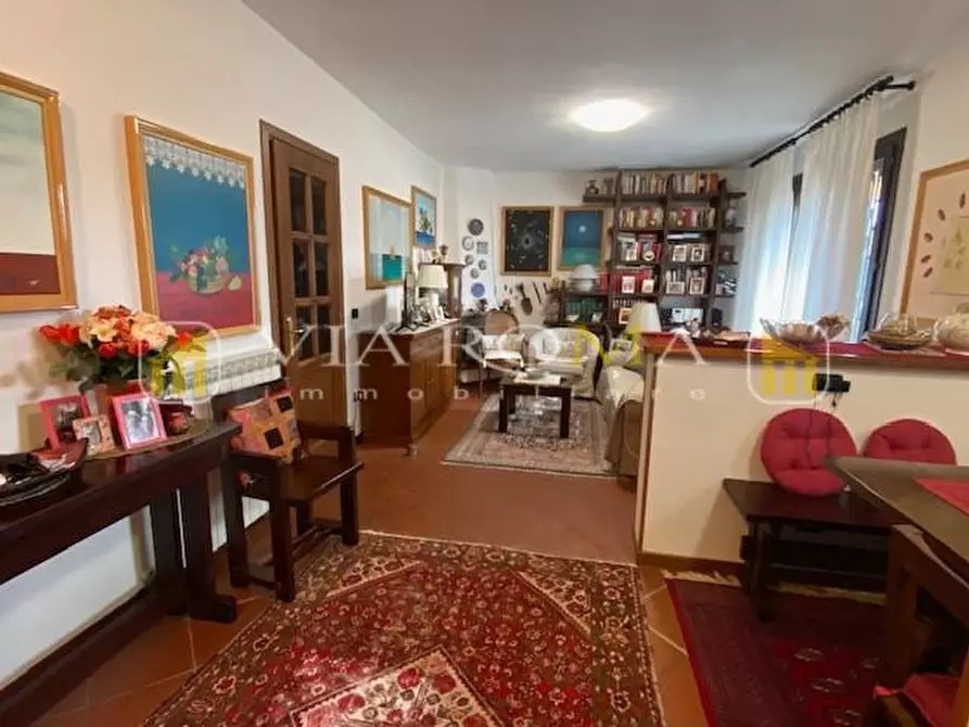 Immagine 8 di Appartamento in vendita  a Lucca