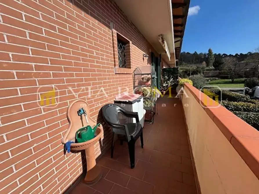 Immagine 14 di Appartamento in vendita  a Lucca