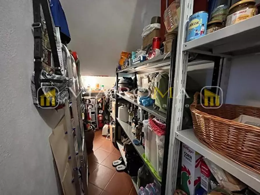 Immagine 7 di Appartamento in vendita  a Lucca