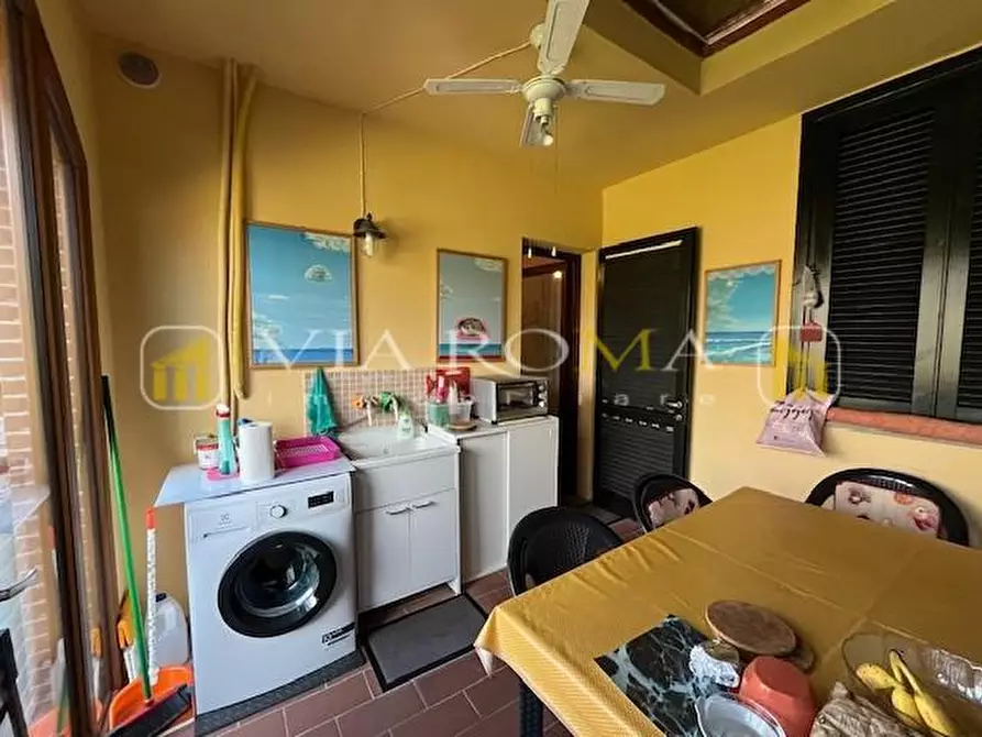 Immagine 11 di Appartamento in vendita  a Lucca