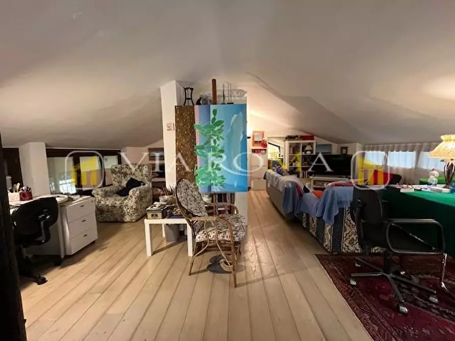 Immagine 4 di Appartamento in vendita  a Lucca