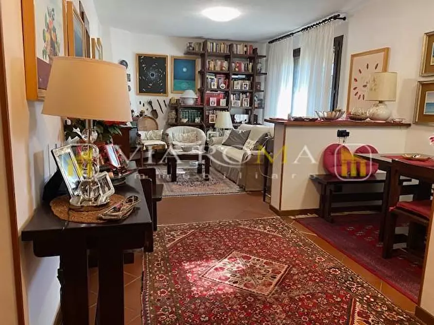 Immagine 9 di Appartamento in vendita  a Lucca