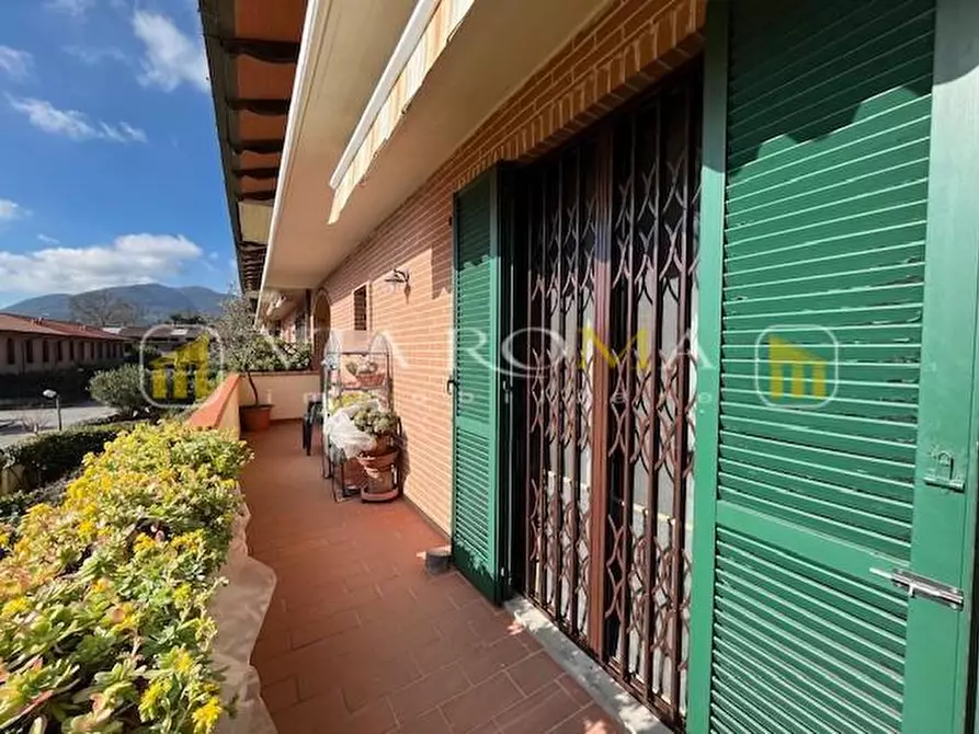 Immagine 15 di Appartamento in vendita  a Lucca