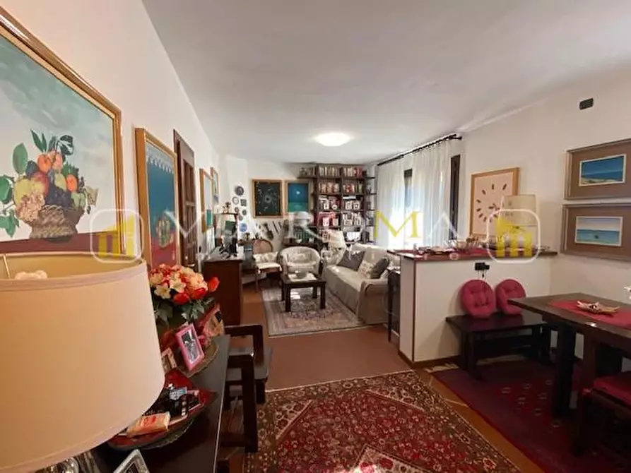 Immagine 18 di Appartamento in vendita  a Lucca