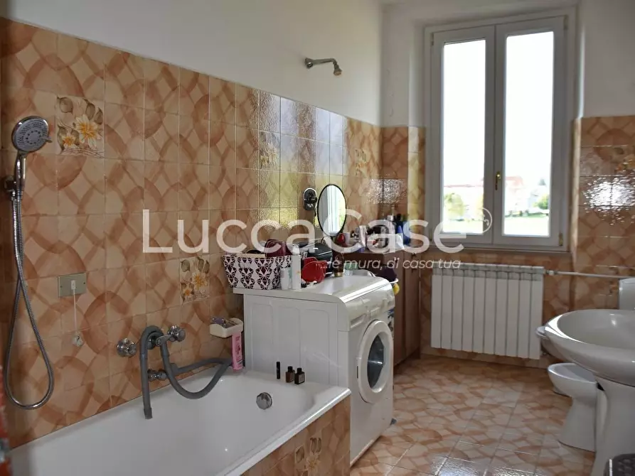 Immagine 20 di Casa colonica in vendita  a Capannori