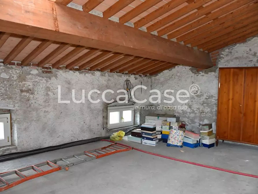 Immagine 29 di Casa colonica in vendita  a Capannori