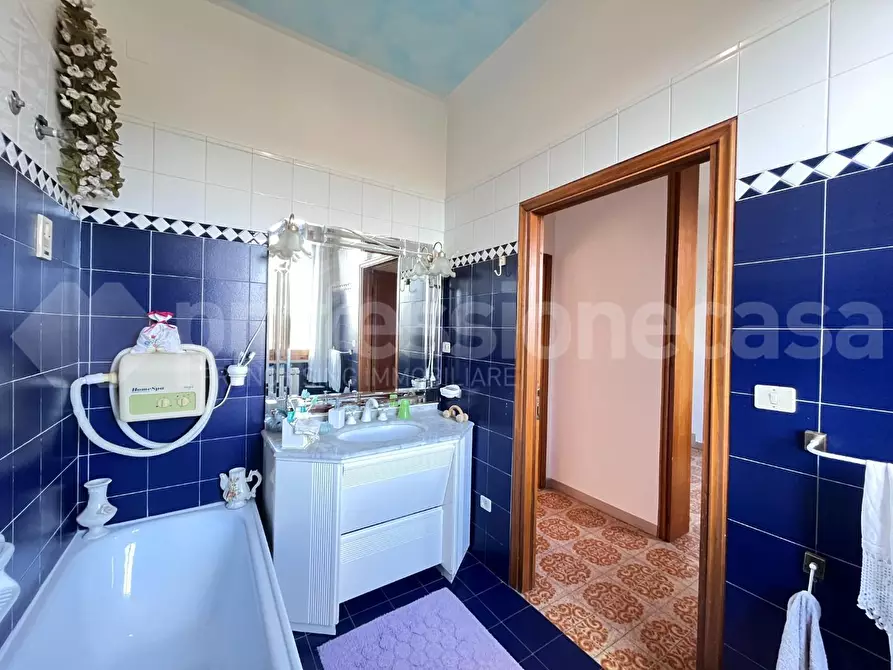 Immagine 25 di Villa in vendita  a Crespina Lorenzana