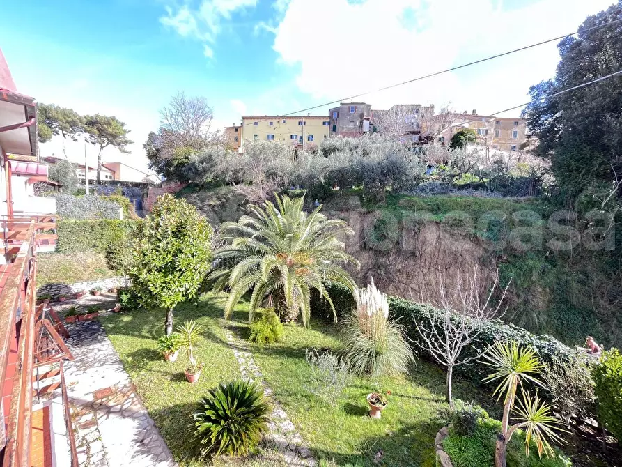 Immagine 4 di Villa in vendita  a Crespina Lorenzana