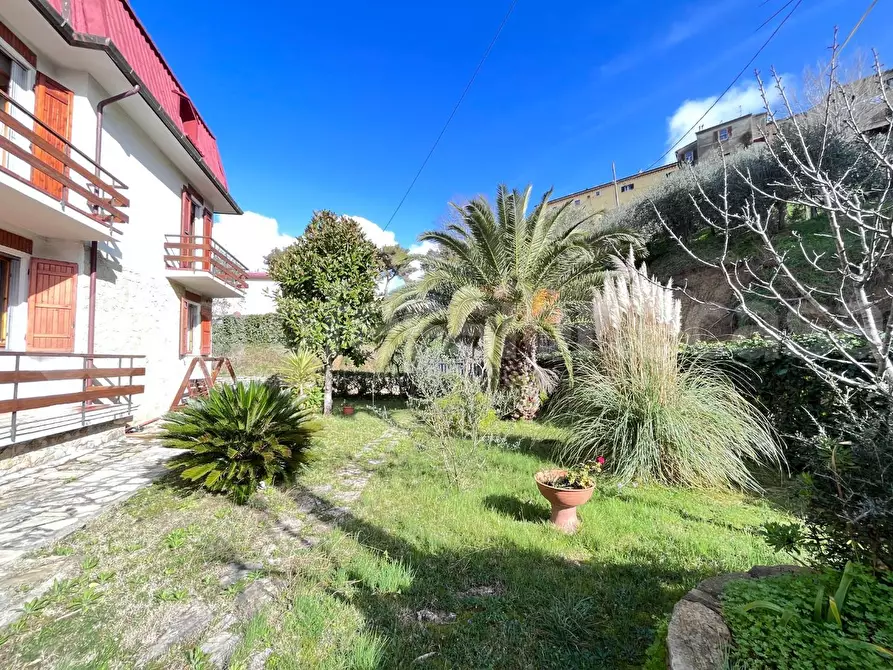 Immagine 2 di Villa in vendita  a Crespina Lorenzana