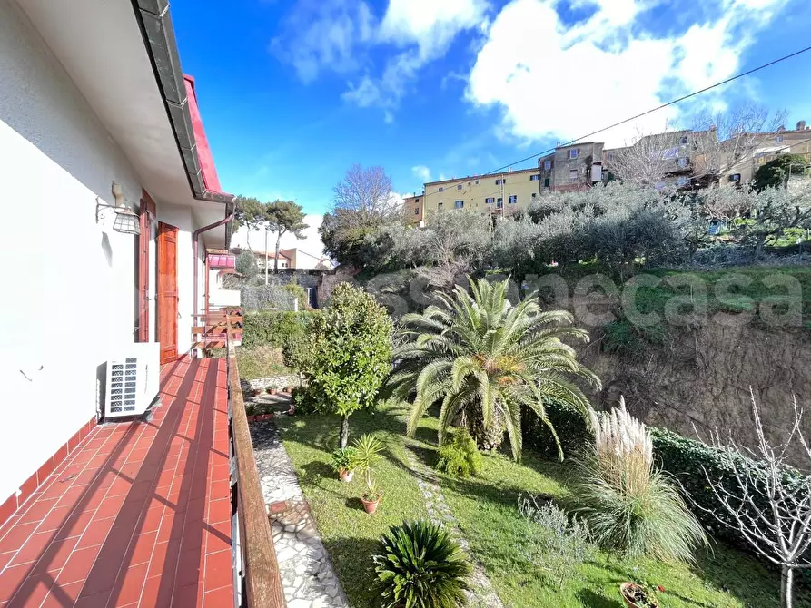 Immagine 19 di Villa in vendita  a Crespina Lorenzana