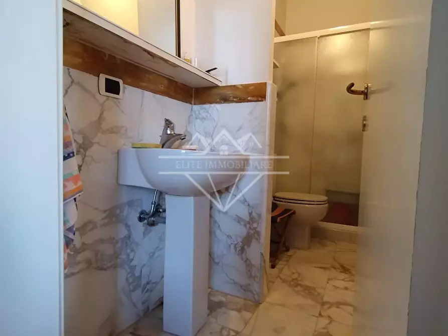 Immagine 17 di Casa semindipendente in vendita  a Carrara