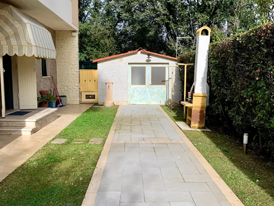 Immagine 45 di Casa bifamiliare in affitto  a Forte Dei Marmi