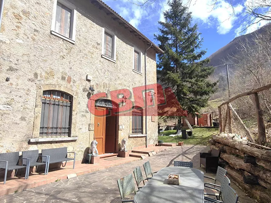 Immagine 2 di Casa colonica in vendita  a Molazzana