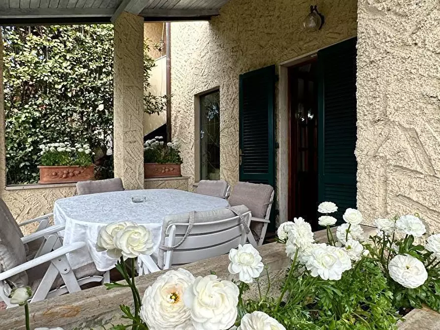 Immagine 5 di Villa in affitto  a Montignoso