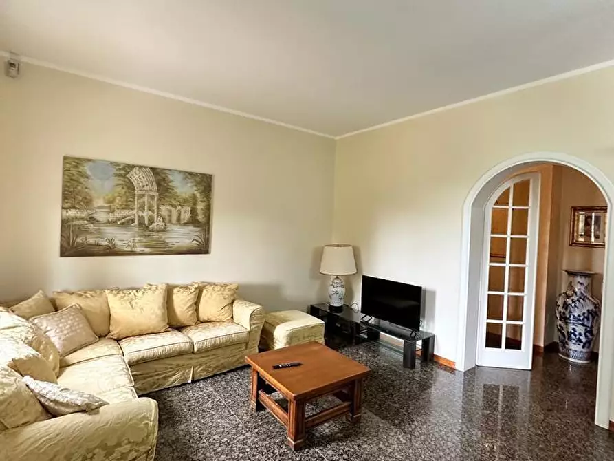 Immagine 8 di Villa in affitto  a Montignoso