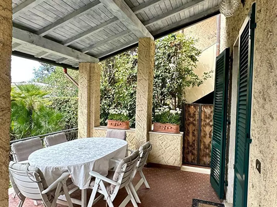 Immagine 7 di Villa in affitto  a Montignoso