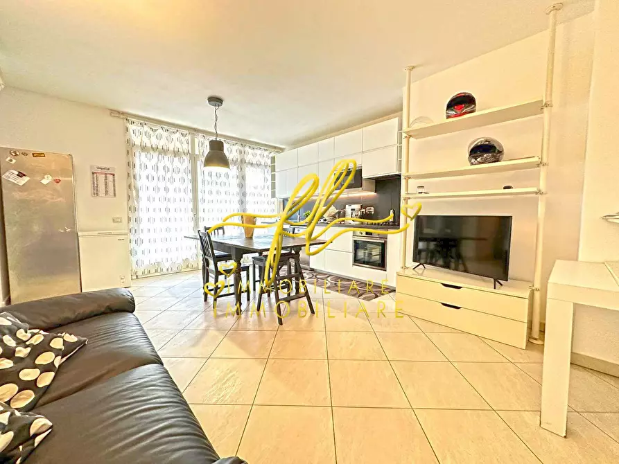 Immagine 3 di Appartamento in vendita  a Cecina