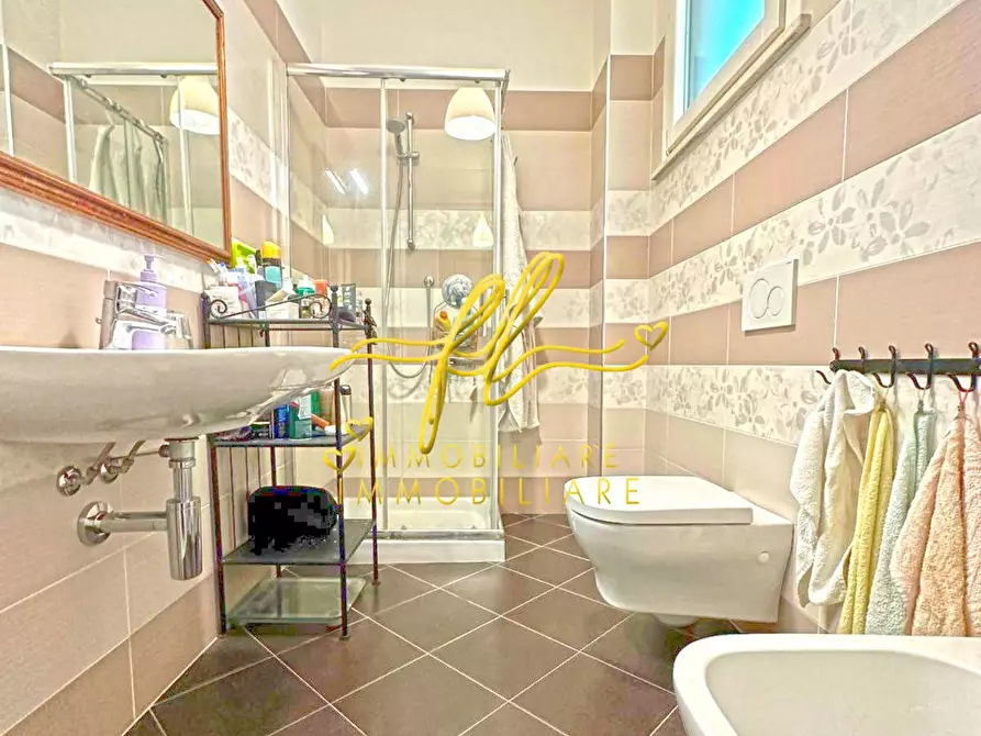 Immagine 11 di Appartamento in vendita  a Cecina